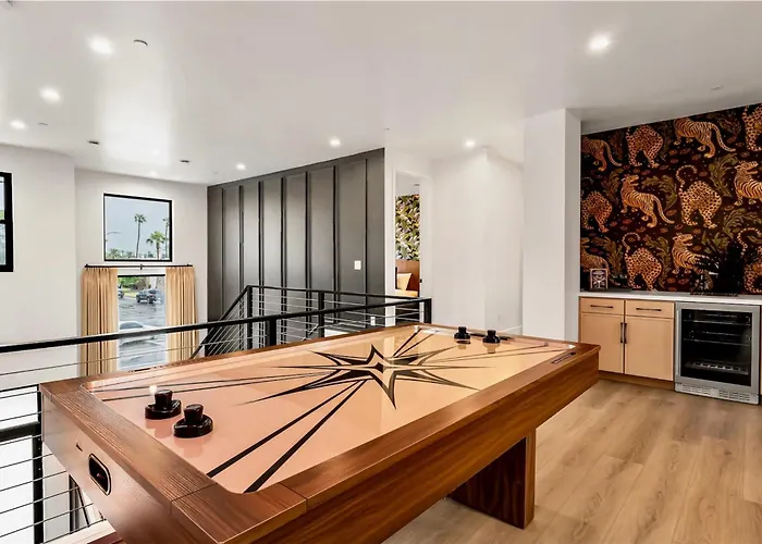 Modern Manor-6br Pool&spa Air Hockey Ping Pong