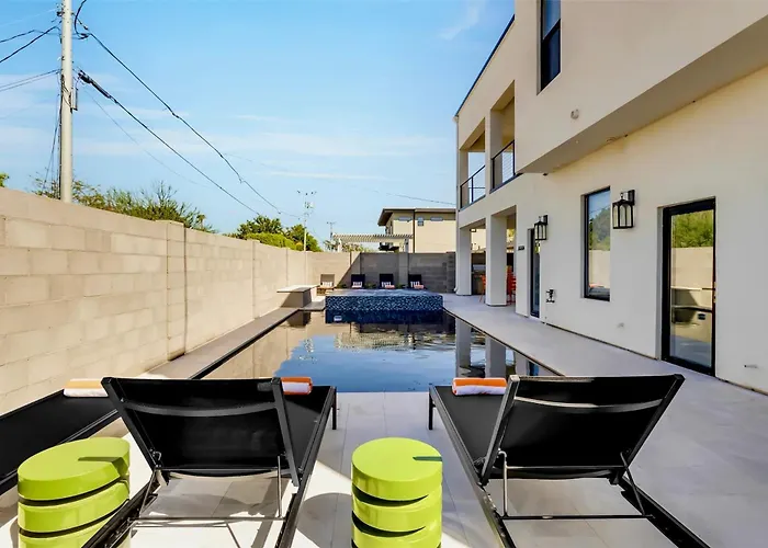 Holiday home Modern Manor-6br Pool&spa Air Hockey Ping Pong