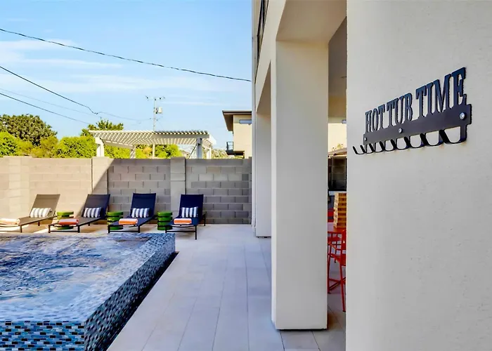 Modern Manor-6br Pool&spa Air Hockey Ping Pong Scottsdale