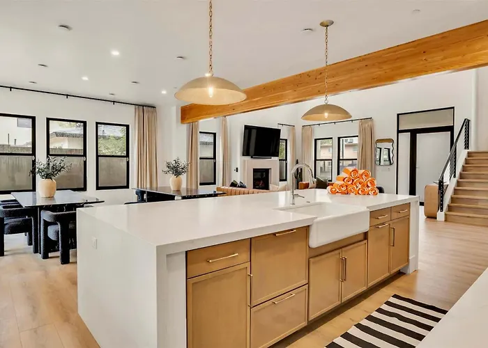 Modern Manor-6br Pool&spa Air Hockey Ping Pong Holiday home Scottsdale