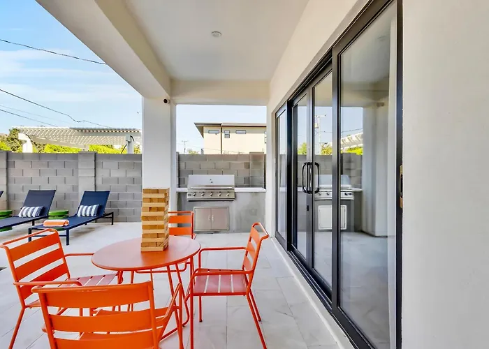 Modern Manor-6br Pool&spa Air Hockey Ping Pong Holiday home Scottsdale