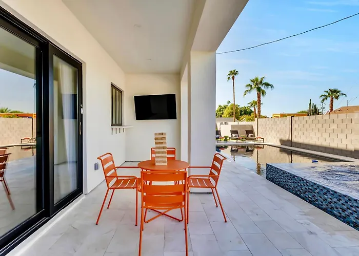 Modern Manor-6br Pool&spa Air Hockey Ping Pong Holiday home *