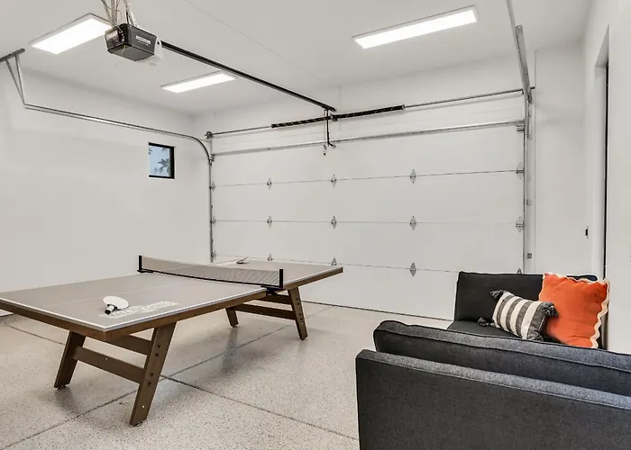 Modern Manor-6br Pool&spa Air Hockey Ping Pong *